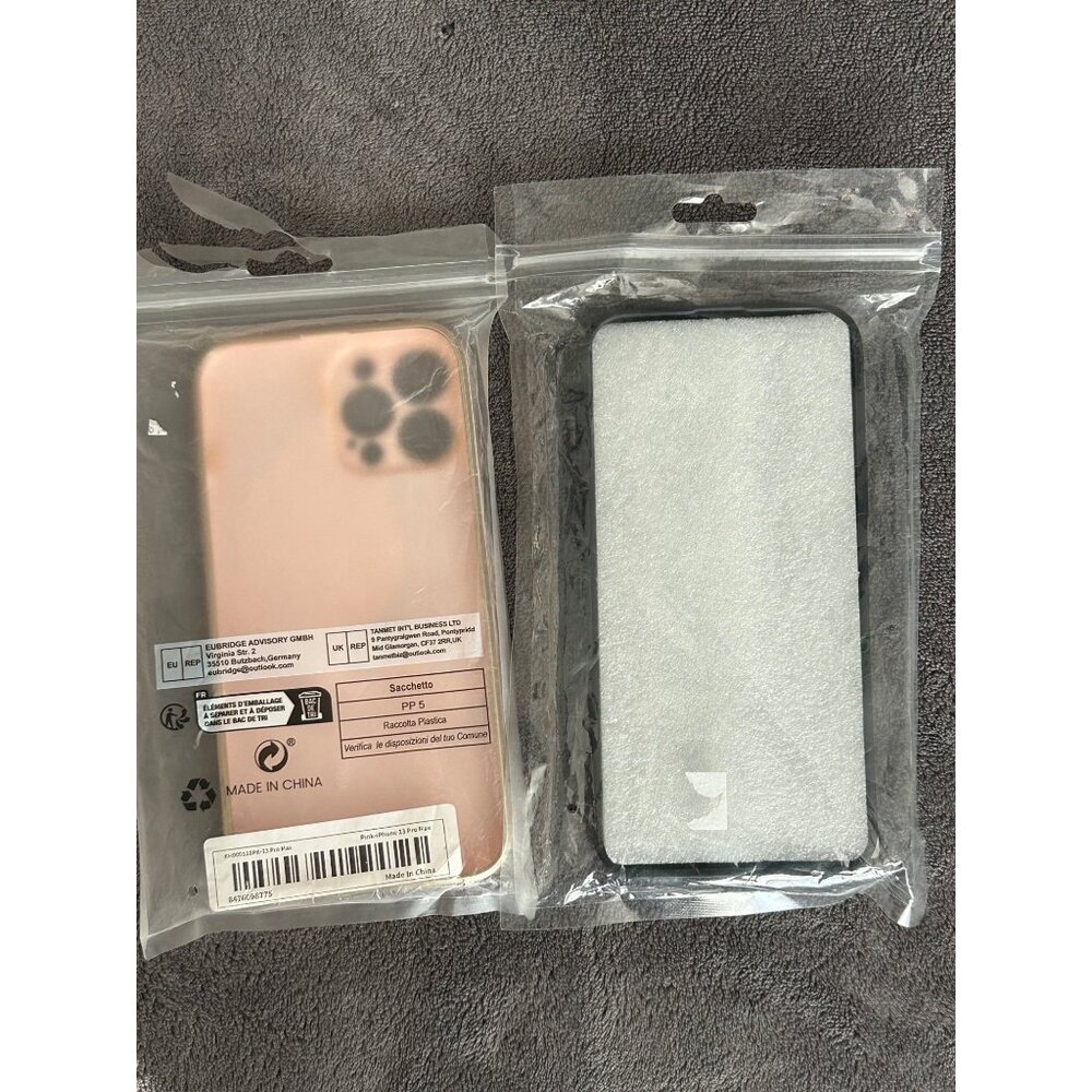 Bundle of two I phone 13 pro max cell phone cases - Picture 4 of 6
